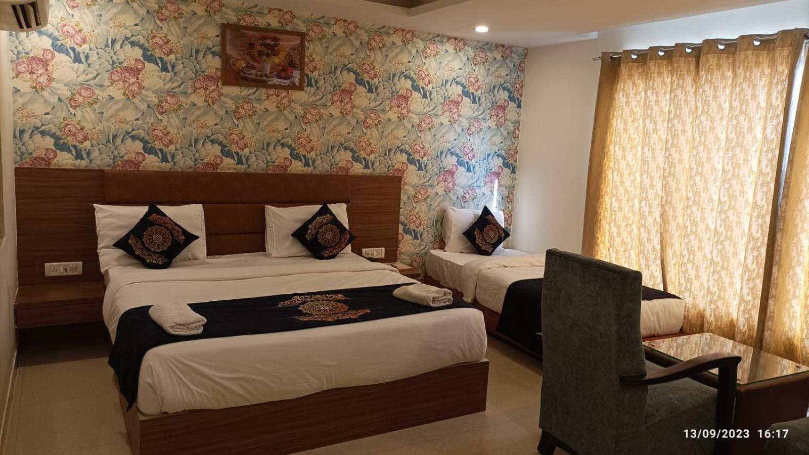 Grand By D'capitol Near Igi Airport New Delhi