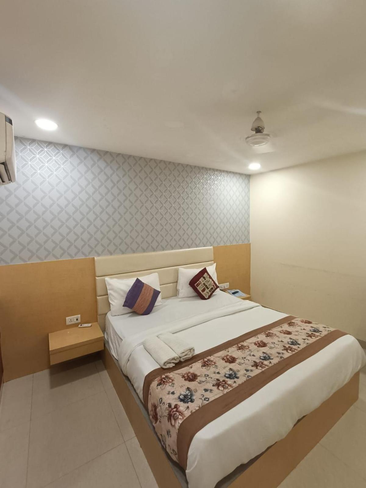 Grand By D'capitol Near Delhi Airport Hotel