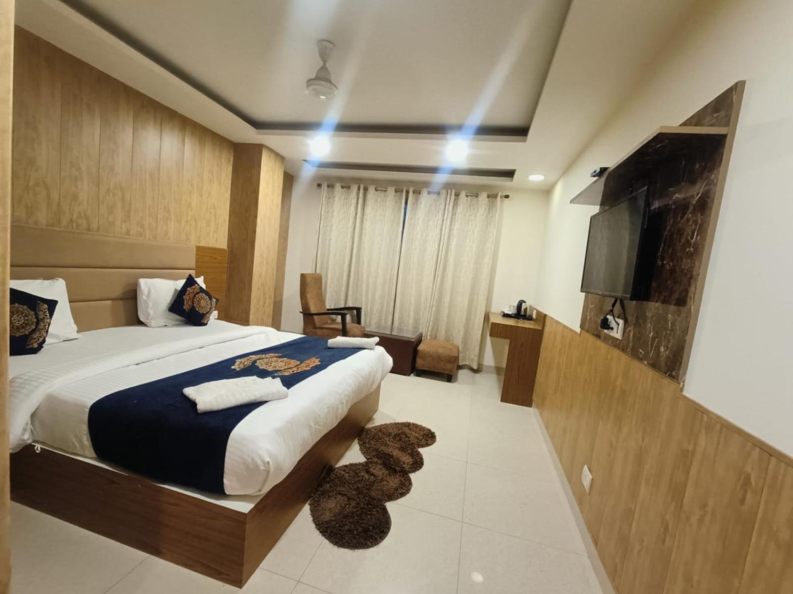 Grand By D'capitol Near Delhi Airport