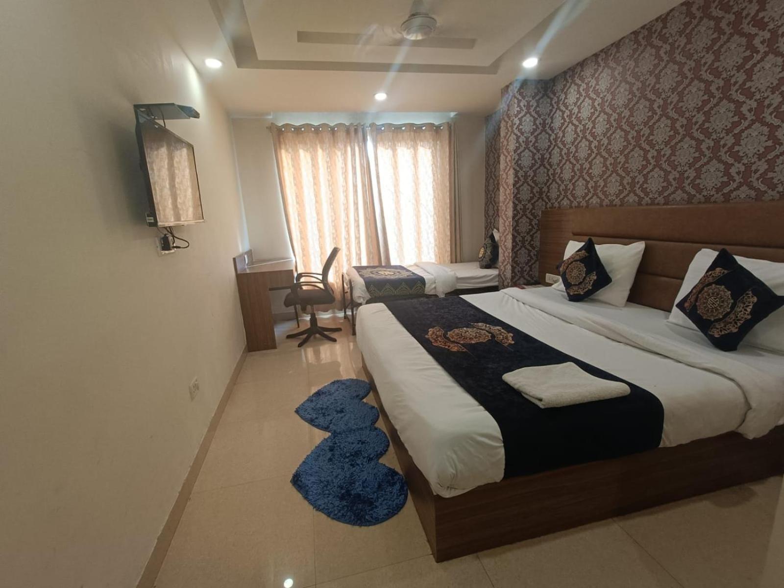 Grand By D'capitol Near Delhi Airport Hotel 4*